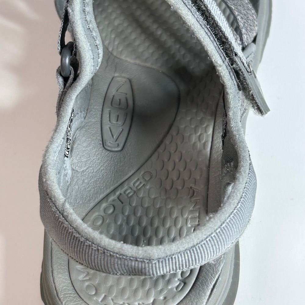 KEEN Rose Sandals Womens 10.5 Gray Hiking Trail Water Shoes Gorpcore Comfort - Picture 14 of 15